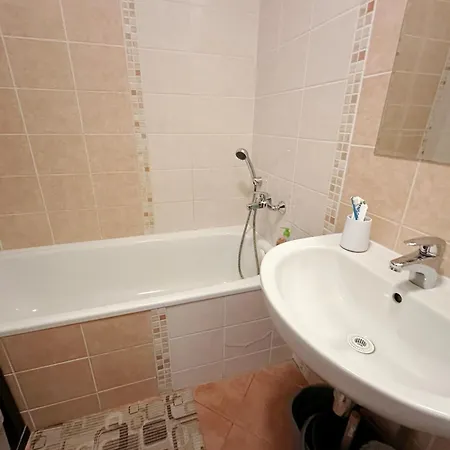 S Balkónom Do Vnútrobloku * Banská Bystrica