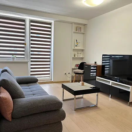 S Balkonom Do Vnutrobloku Bańska Bystrzyca